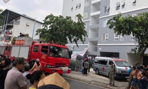 Làm loãng khí độc, đưa thi thể nam thanh niên trong hố ga ra ngoài