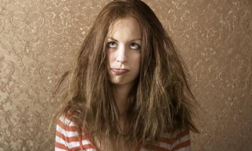 Đàn bà dại cứ vô tư làm điều này chẳng khác gì tự tay dâng chồng cho kẻ thứ ba