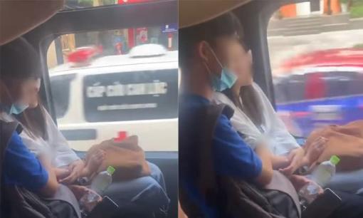 Chàng trai thản nhiên cho tay vào trong áo bạn gái khi đang trên xe buýt đông người!