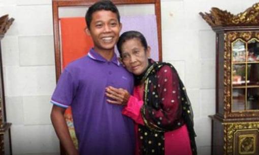 Chàng trai 16 tuổi từng dọa tự tử để cưới cụ bà 71 tuổi cách đây 3 năm giờ có cuộc sống ra sao?