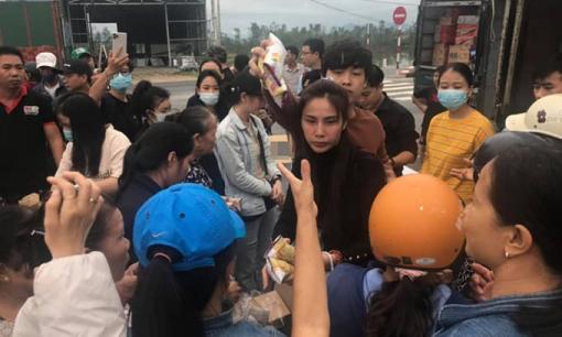 Loạt ảnh mới nhất của Thủy Tiên khi đi từ thiện ở Huế, số tiền kêu gọi ủng hộ đã vượt mốc 10 tỷ 