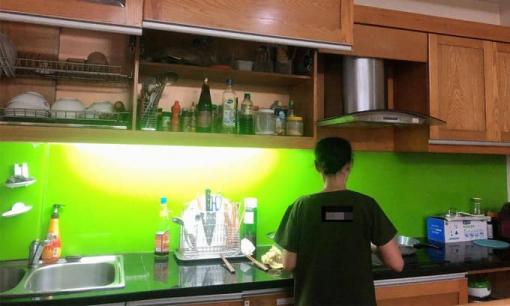 Con dâu đau đầu khi mẹ chồng là 'diễn viên Hollywood': Bình thường vắt chân xem tivi, con trai về lại tất bật dọn dẹp, dân mạng hiến kế 'trị'