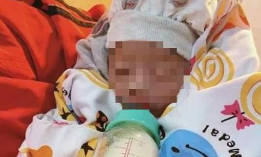 Bé sơ sinh còn nguyên dây rốn bị bỏ trong túi nilon giữa trời mưa tầm tã ở Hà Nội