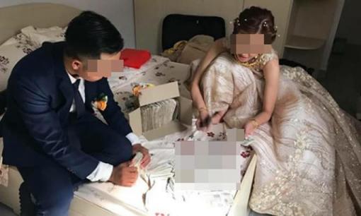 Mừng bạn 1 triệu, cứ nghĩ khá giả bạn trả lại cả chỉ vàng, kết cục cô nàng méo mặt vì tiền mừng vơi đi phân nửa