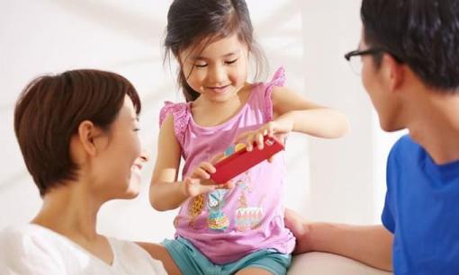 Trẻ em bao nhiêu tuổi có thể dùng điện thoại di động? Không phải là 10 hay 15 tuổi, mà là đúng cách