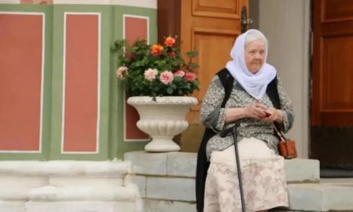 Những điều kỳ quặc ở Nga: Nhà dù rộng giường vẫn rất hẹp, các cô gái luôn để lộ đùi và các bà già vẫn làm việc...