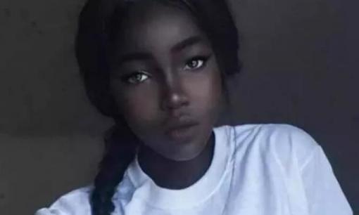 Cô gái da đen 'đẹp nhất châu Phi' nổi đình nổi đám vì quá xinh nên bố mẹ không dám cho ra đường một mình