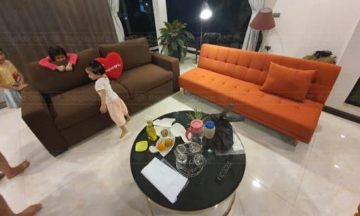 Phong thủy phòng khách cho người mệnh hỏa nên chọn sofa thế nào?