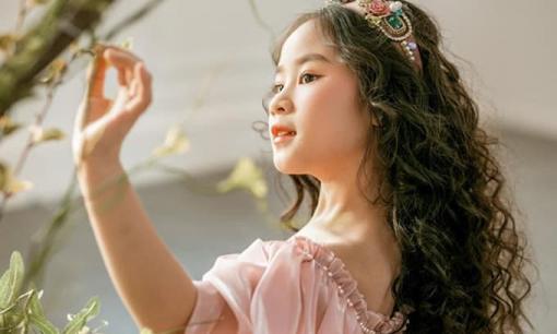 Mẫu nhí Cánh Cam Bảo Thy xinh tựa thiên thần khi diện váy của NTK Thùy Dương Bùi