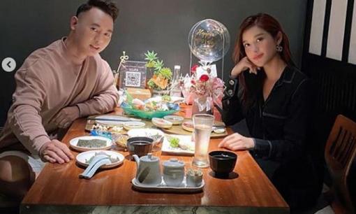 Huyền My đăng ảnh đi ăn cùng trai lạ dịp 20/10, 'công khai luôn' danh tính khiến dân tình ngã ngửa 