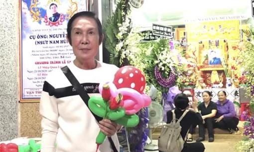 'Ông hoàng cải lương' Vũ Linh từ chối chạy show để đến viếng bố của người yêu cũ