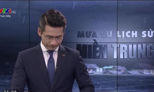 BTV Tuấn Dương của VTV nghẹn ngào, không nói nên lời trên sóng trực tiếp khi dẫn chương trình về mưa lũ miền Trung