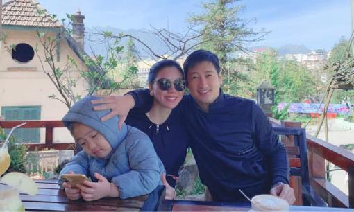 Ngọc Quỳnh 'Hoa hồng trên ngực trái' cùng vợ con du lịch Sa Pa, than thở vì phải cõng 23kg lên đỉnh núi