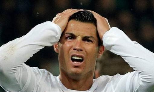 Lần thứ 3 dương tính với nCoV, Ronaldo bức xúc với kết quả xét nghiệm 