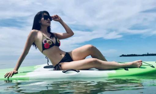 'Gái một con' Anh Thư thiêu đốt mọi ánh nhìn khi diện bikini phô đường cong nóng bỏng