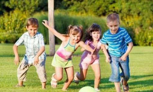 Muốn con cao lớn, trước hết cha mẹ hãy phân biệt những môn thể thao “hủy diệt chiều cao” nào, sớm biết và đề phòng