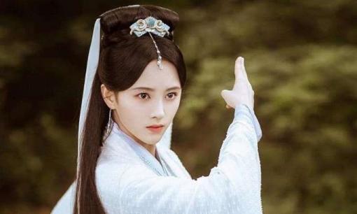 Các nữ diễn viên mặc đồ cổ trang: Lưu Diệc Phi có khí chất, Lưu Thi Thi dịu dàng, Triệu Lệ Dĩnh dễ thương, Cúc Tịnh Y tỏa sáng