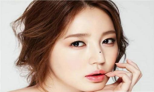 Xem tướng nốt ruồi ở trên sống mũi đàn ông và phụ nữ là tốt hay xấu?