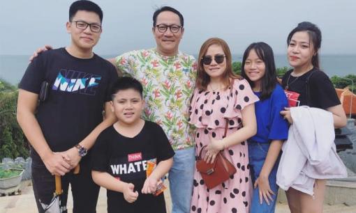 Chân dung vợ diễn viên Hoàng Hải: 'Người hùng' hy sinh sự nghiệp thay chồng vun vén gia đình, chăm sóc 4 con