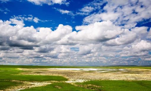 Tại sao một đám mây nặng hàng trăm tấn không rơi?