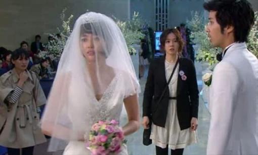 Vui mừng đi đám cưới sếp trong công ty, lúc chú rể xuất hiện tôi chết lặng không tin nổi đó chính là người yêu mình