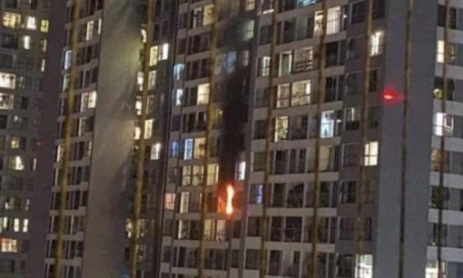 Chung cư Times City bốc cháy lúc nửa đêm, hàng trăm người hoảng loạn tháo chạy