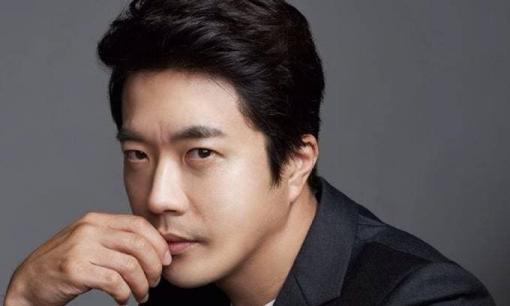Tài tử 'Nấc thang lên thiên đường' Kwon Sang Woo bị đứt gân chân trong quá trình quay phim 