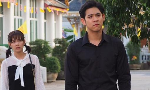 Đưa bạn gái đi ăn cùng công ty mà cô ấy cứ lấm lét nhìn họ, đến cuối bữa, một đồng nghiệp ghé tai hỏi tôi một câu mà tôi giật mình