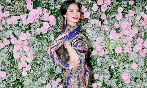 Hoa hậu Nguyễn Xuân Phương diện váy xuyên thấu, khoe đường cong gợi cảm trên thảm đỏ Hoa hậu Việt Nam 2020