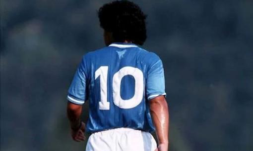Maradona và giai thoại khó tin về trận đấu trong nhà tù dát vàng của trùm ma túy