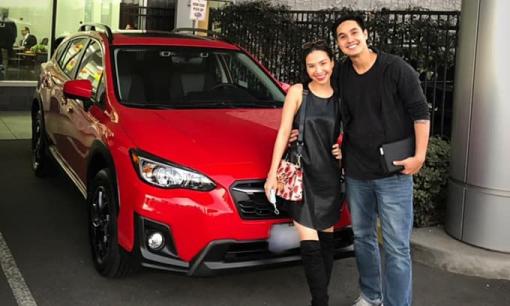 Mắc kẹt ở Mỹ vì dịch Covid-19, vợ chồng Baggio - Quỳnh Trâm tranh thủ tậu xế hộp mới