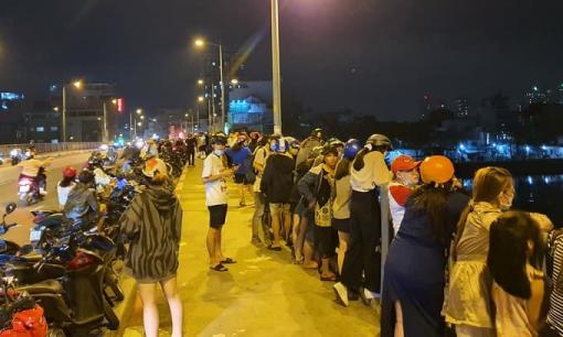 Mẫu thuẫn trong lúc ăn tối, 2 vợ chồng nhảy sông Sài Gòn tự tử