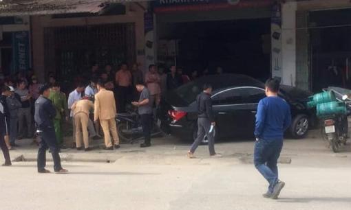 Vụ ô tô tông 2 cha con tử vong: Tài xế không có bằng lái vẫn đang bỏ trốn