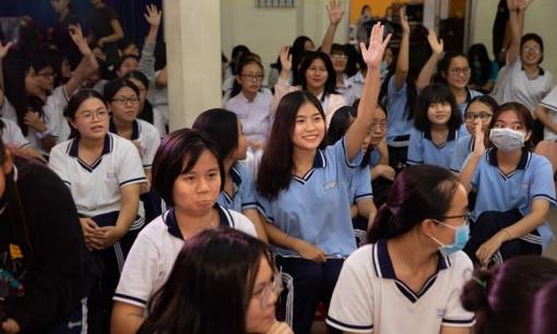 Diana thực hiện chuỗi sự kiện tâm tình tuổi dậy thì tại trường trung học  