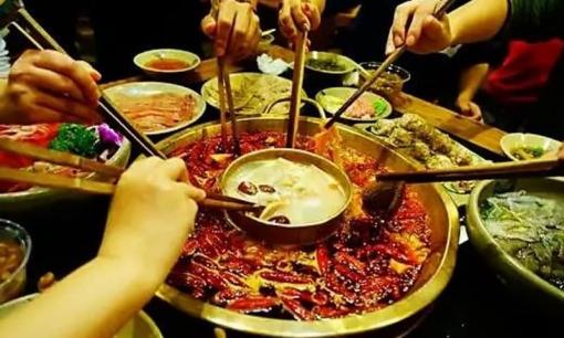 Khi đi ăn lẩu, đừng gọi 4 loại thực phẩm này, chúng vừa không bổ dưỡng mà lại chứa nhiều chất phụ gia