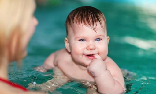 Không nên cho trẻ tiếp xúc sớm với các hoạt động này, cha mẹ nên chú ý hơn để tránh ảnh hưởng đến sự phát triển của trẻ