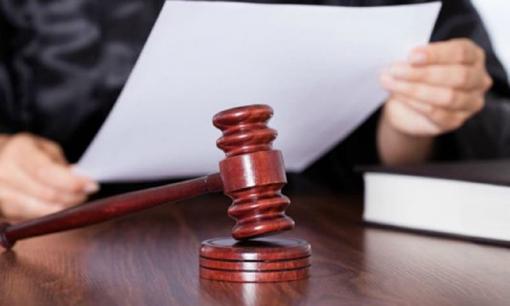 Cô gái kiện bạn trai ra tòa vì hẹn hò trong suốt 8 năm mà không cầu hôn