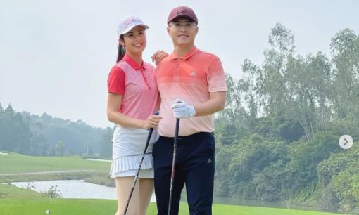 Ngọc Hân 'khổ tâm' vì phải cùng chồng sắp cưới dậy từ 3 rưỡi sáng đi đánh golf