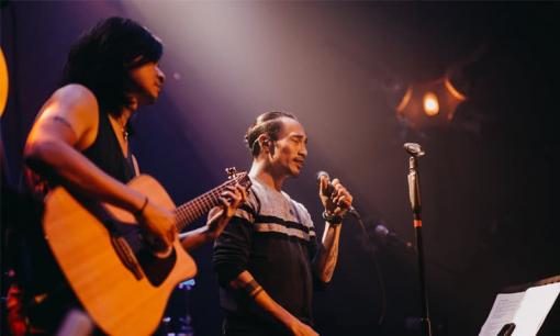 Phạm Anh Khoa biểu diễn cực sung sau khi thay thế vị trí của thủ lĩnh nhóm Bức Tường - Trần Lập