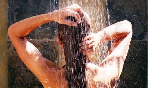 Đột quỵ gây tử vong nhiều hơn ung thư ở Việt Nam: 5 sai lầm khi tắm vào mùa đông khiến ai cũng có thể bị đột quỵ