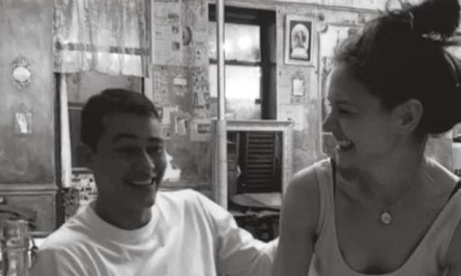 Tom Cruise vừa dính tin đồn hẹn hò bạn diễn, Katie Holmes liền công khai quan hệ với phi công trẻ 