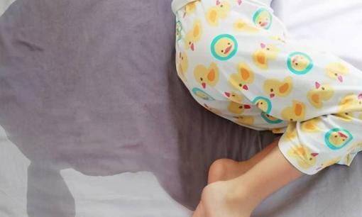 Con gái 10 tuổi vẫn còn đái dầm, cách làm của bà mẹ khiến ai cũng phải kính nể