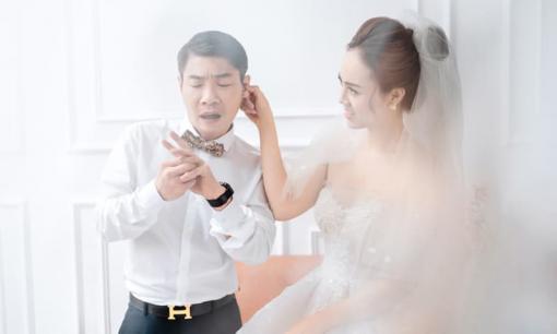 Trọn bộ ảnh cưới đậm chất hài nhưng không kém phần lãng mạn của NSND Công Lý và vợ trẻ 