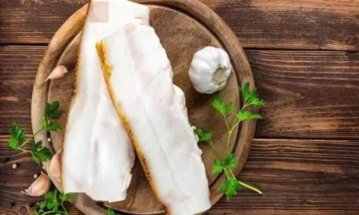 Có một lợi ích của việc ăn mỡ lợn, đó là...
