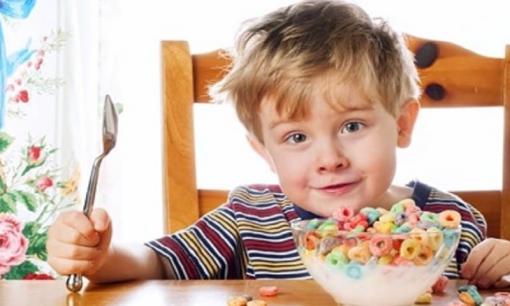 Vì sao trẻ ăn vặt, chắc hẳn bạn chưa nghĩ đến những nguyên nhân đằng sau... 