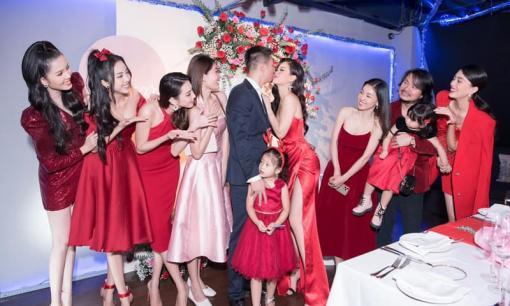 Á hậu Diễm Trang kỷ niệm 5 năm kết hôn, loạt nàng Hậu đến chúc mừng