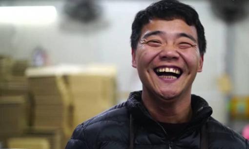 1 tuổi bị bại não, bị khinh thường, chửi bới thậm tệ nhưng năm 40 tuổi đã làm chủ, thu nhập chục tỷ mỗi năm