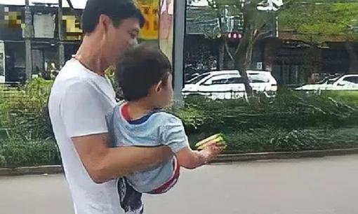 Bị bắt cóc, cậu bé 5 tuổi nói một câu khiến kẻ xấu 'bỏ của chạy lấy người', ai nghe xong cũng khen quá nhanh trí