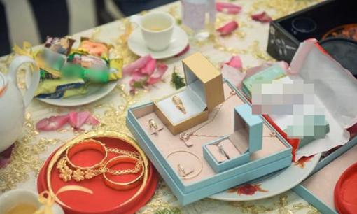 Anh chàng mừng như bắt được vàng khi 'đổi đời' nhờ lấy vợ, dân tình dự đoán điều chẳng lành