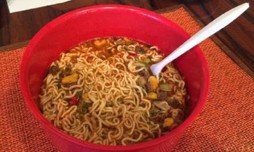 Tại sao một gói mì ăn liền không no, hai gói mì ăn liền lại khiến bạn phát ngán? Các nhân viên của xưởng đã tiết lộ sự thật